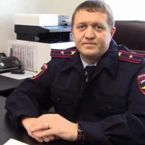 Врио начальника ОЭБиПК МО МВД России «Ачинский» Александр Клыков разъяснил, как распознать фальшивую денежную купюру