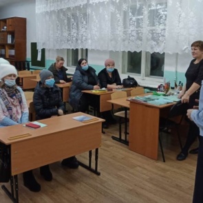 Автоинспекторы в Ачинске обсудили с родителями проблемы безопасного поведения детей на дороге в зимний период