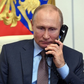 «Сила действия всегда равна силе противодействия»: Владимир Путин не считает нужным наказывать людей за отказ от вакцинации