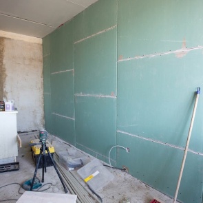 ТОП-3 материалов: Чем выравнивают самые кривые стены