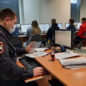 В Ачинске общественник посетил с проверкой подразделение РЭО ГИБДД