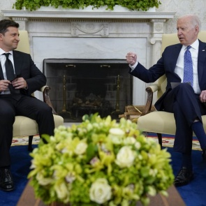 Зеленский пригласил Байдена на Украину