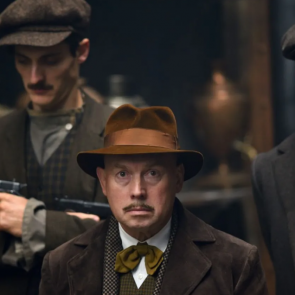 Премьера на канале «Дом кино Премиум»: сериал «Цыплёнок жареный»