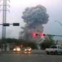 На заводе в американском штате Техас прогремел мощный взрыв, есть жертвы