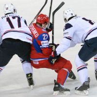 Американцы разгромили сборную России в 1/4 финала ЧМ-2013