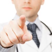 Дантист отрезал себе палец ради страховки