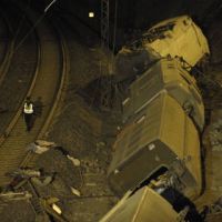 В результате крушения поезда в Испании погибли 60 человек