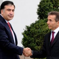 Президент и премьер Грузии устроили перепалку во время приема