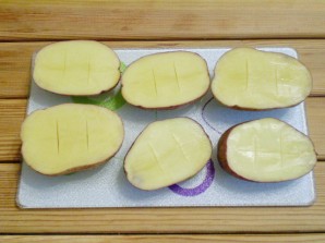 Картошка с салом и чесноком в духовке