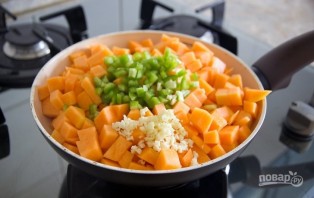 Тушеная в сковороде тыква