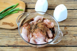 Пицца из куриного филе с сыром и брокколи