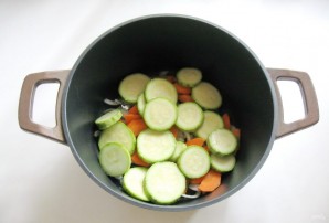 Тефтели с кабачками и баклажанами в соусе