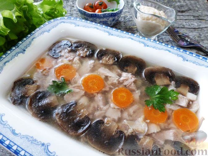 Заливное из индейки с шампиньонами