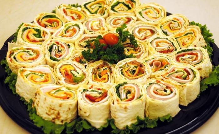 10 рецептов рулетиков из лаваша