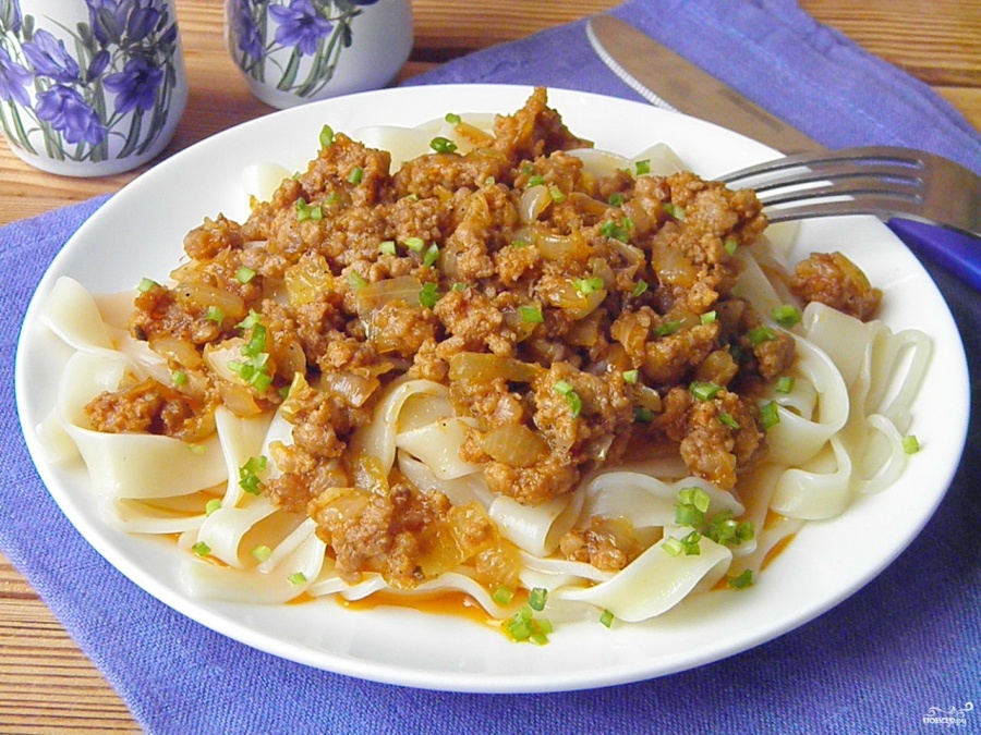 Паста с фаршем и томатной пастой