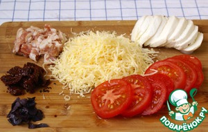 Пицца с моцареллой и беконом