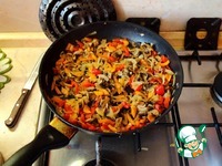 Салат с грибами, крабовыми палочками и сладким перцем