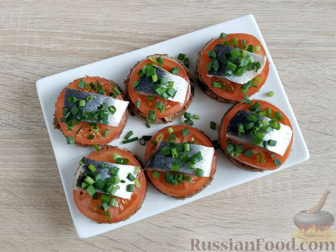 Круглые бутерброды с сельдью