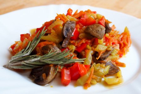 Постное рагу с грибами, капустой и картофелем