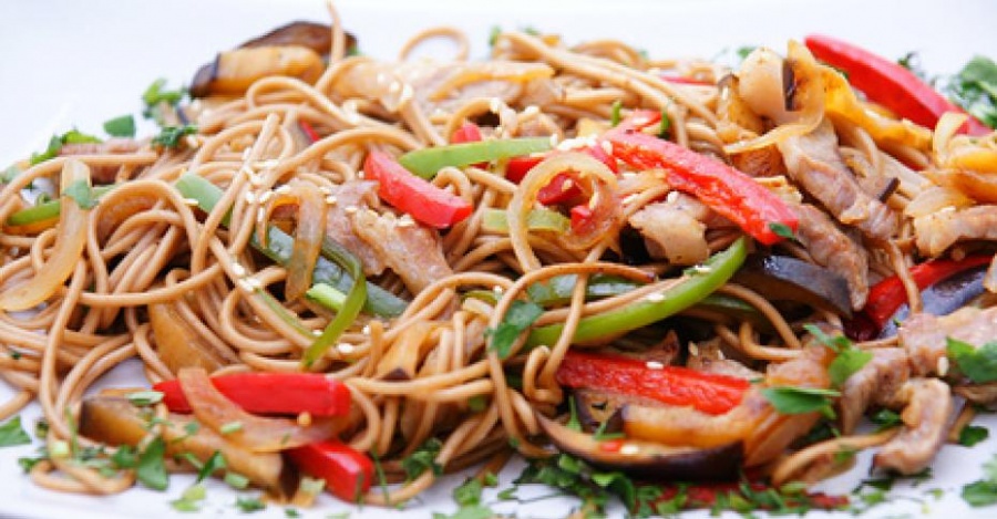 Лапша гречневая с овощами