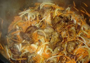 Капуста, тушеная со свиными ребрышками