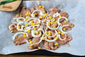 Пицца из куриного филе с сыром и брокколи