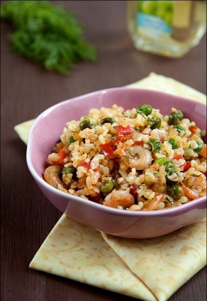 Булгур с креветками и овощами