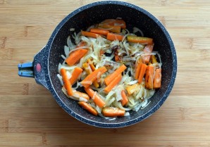 Рыба, запеченная в сметане с морковью