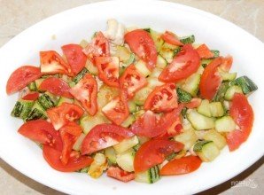 Запеченные яйца с курицей и кабачками