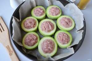 Кабачки, фаршированные индейкой