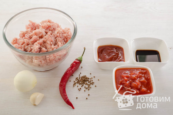 Куриные тефтели с кориандром и томатным соусом