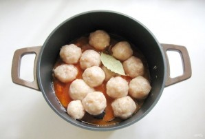 Тефтели с кабачками и баклажанами в соусе