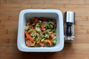 Рыба, запеченная в сметане с морковью