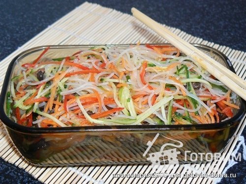 Салат из рисовой лапши