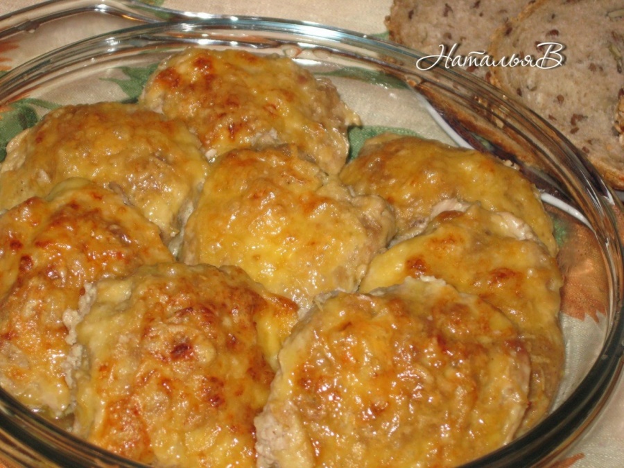 Запеченные котлетки "Сметанные" под сырной корочкой