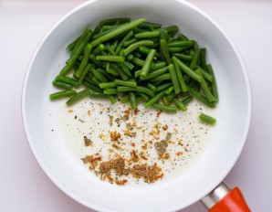 Морской коктейль с соевым соусом