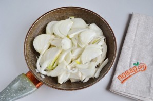 Гороховые блины с луком