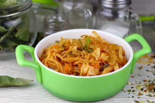 Тушеная капуста с кабачками на гарнир