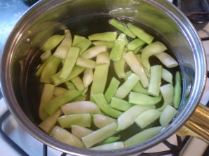 Салат с корейской морковью и фасолью